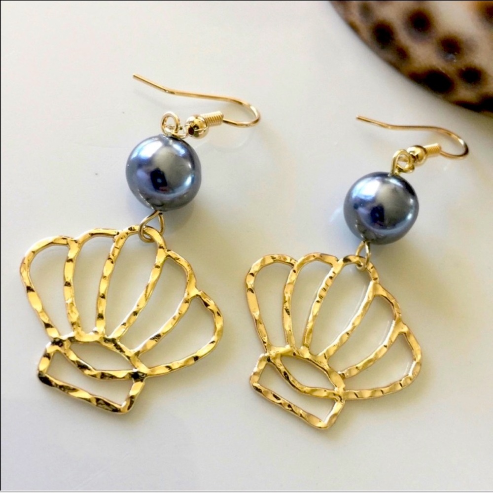 SOLD! JANA LUXE Hawaii Sunrise Seashell Earrings